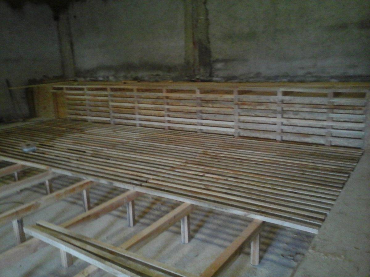 Structure en bois das une grange
