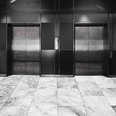 interior de elevador de Indelver Elevadores