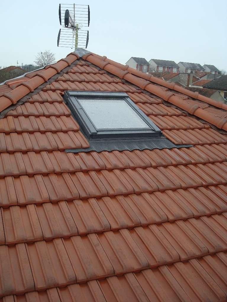 Tuiles et fenêtre de toit