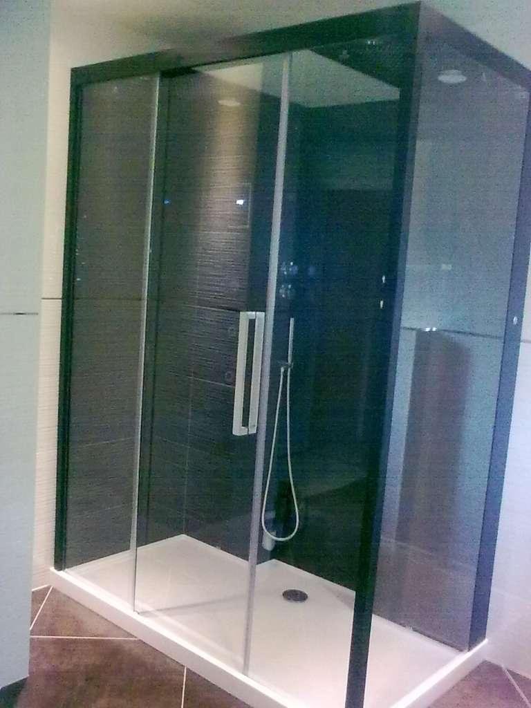 Cabine de douche noire