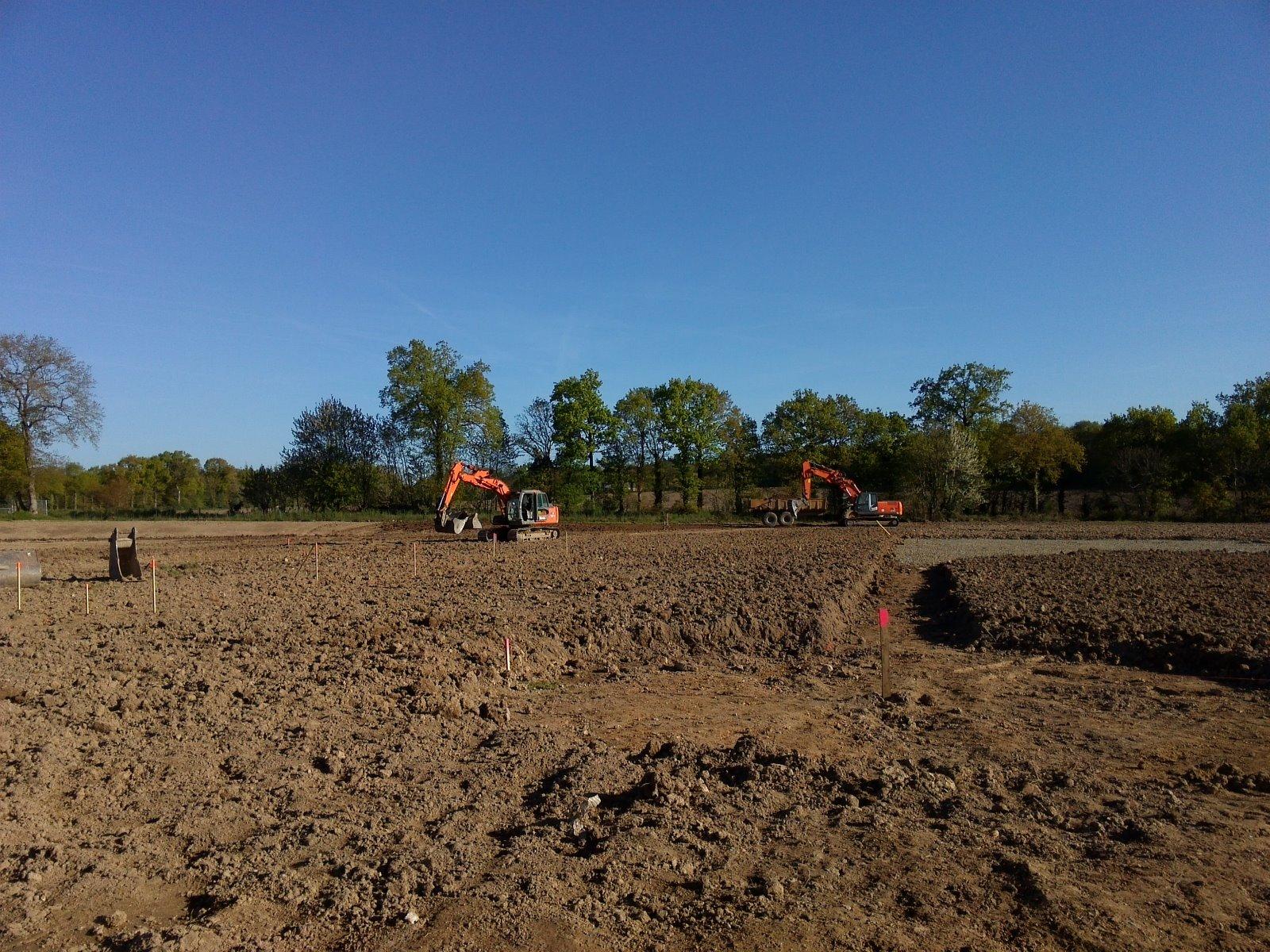 Pelles sur un chantier en cours de terrassement