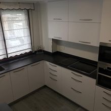 Saneamientos Begoña S.L. Reforma en cocina, baño, suelos flotantes, pintura, barnizado de puertas, además de armario a medida y sofá cama 5