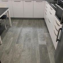 Saneamientos Begoña S.L. Reforma en cocina, baño, suelos flotantes, pintura, barnizado de puertas, además de armario a medida y sofá cama 1