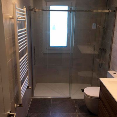 Saneamientos Begoña S.L. baño con división