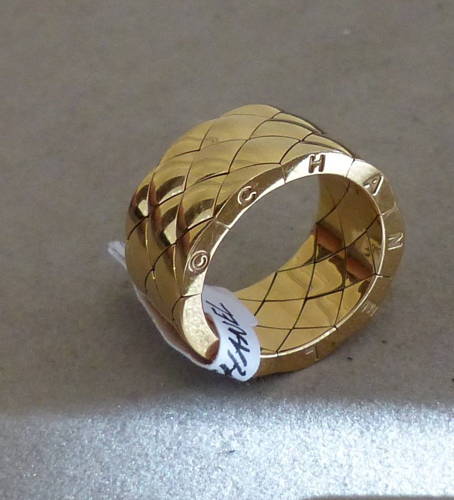 Bague en or matelassée Chanel