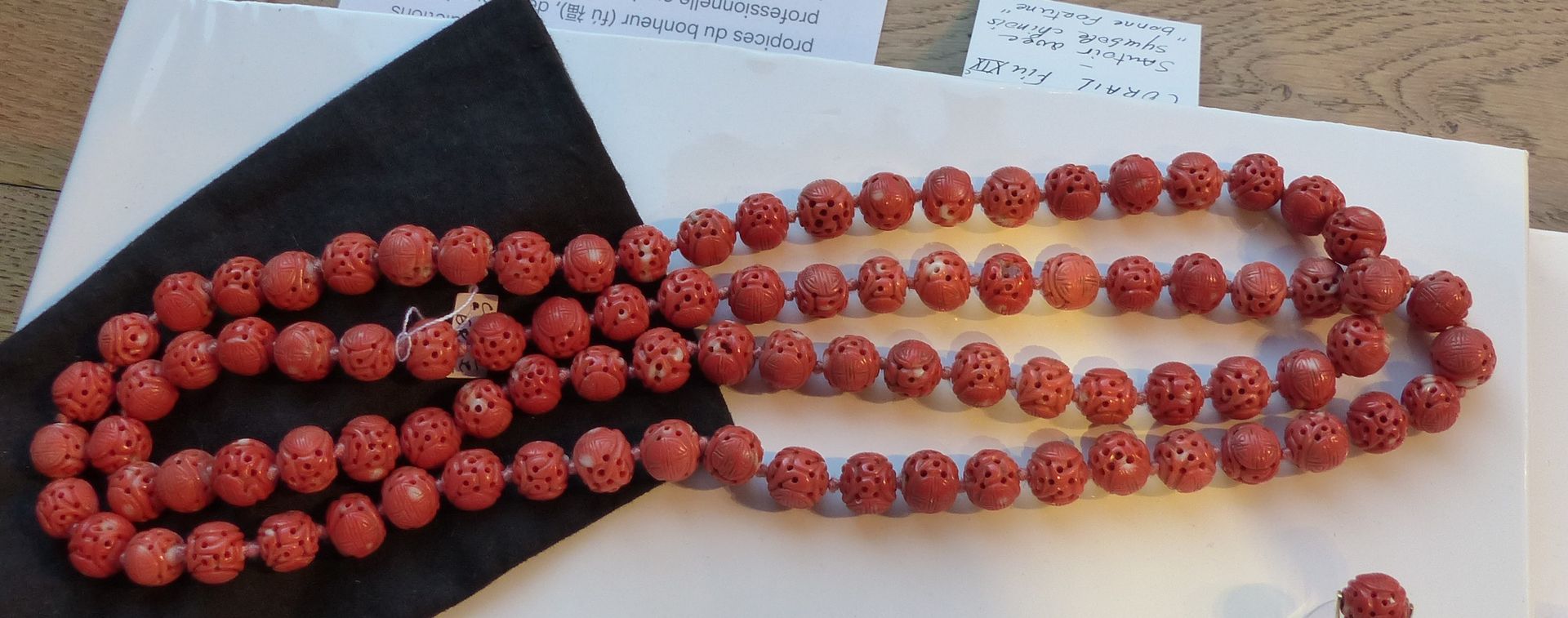 Sautoir boules de corail