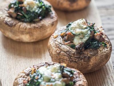 CHAMPIGNONS FARCIS AUX HERBES ET AU KOMBU