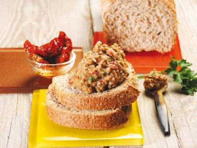 CAVIAR DE LENTILLES À LA CRÈME D’AMANDES