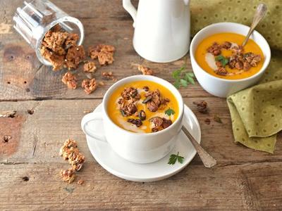 VELOUTÉ DE CAROTTES ET GRANOLA SALÉ