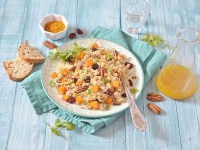 SALADE DE QUINOA À LA BUTTERNUT RÔTIE À L’ORANGE ET AUX FRUITS SECS