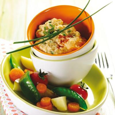 OEUFS BROUILLÉS À LA CRÈME D’AVOINE ET À LA CIBOULETTE