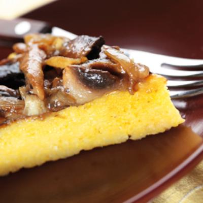 POLENTA GRILLÉE AUX CHAMPIGNONS