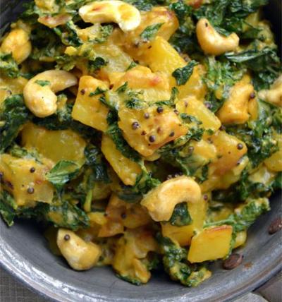 CURRY DE CHOU KALE ET POMMES DE TERRE AUX NOIX DE CAJOU