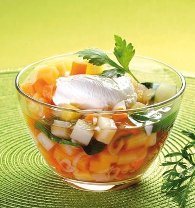 SOUPE AUX ÉPINARDS ET À L’ŒUF POCHÉ