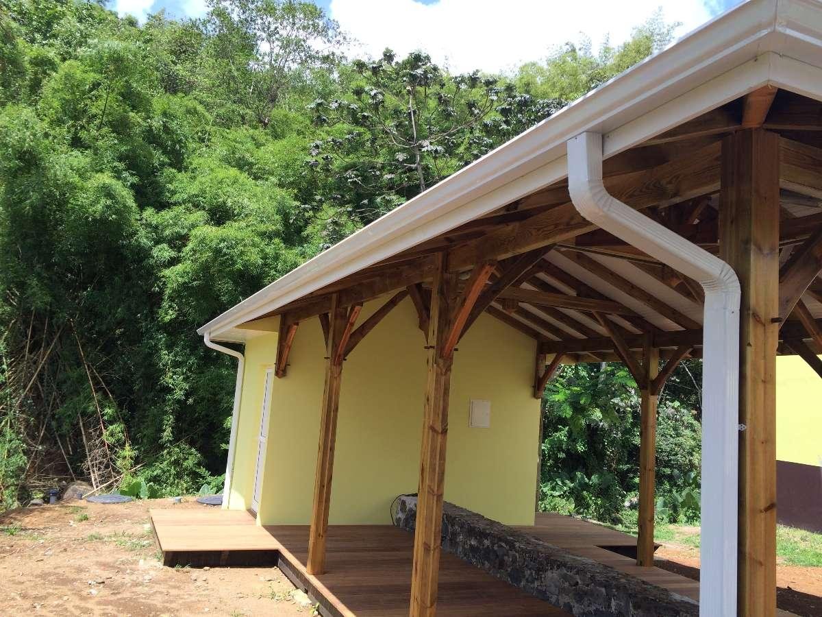 Gouttière 300 sur Carbet à Sainte-Luce