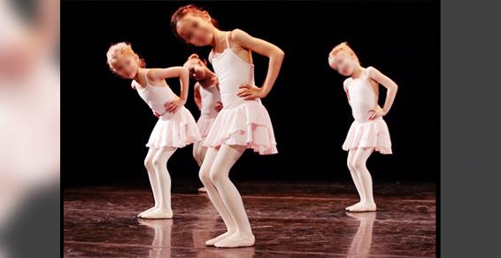 Jeunes danseuses sur scène
