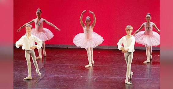 Danseurs en représentation sur scène
