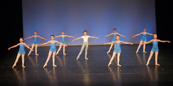 Enfants en costume de ballet classique