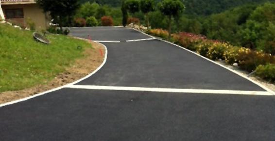 Bessot et Fils réalise des accès en matériaux enrobés à chaud