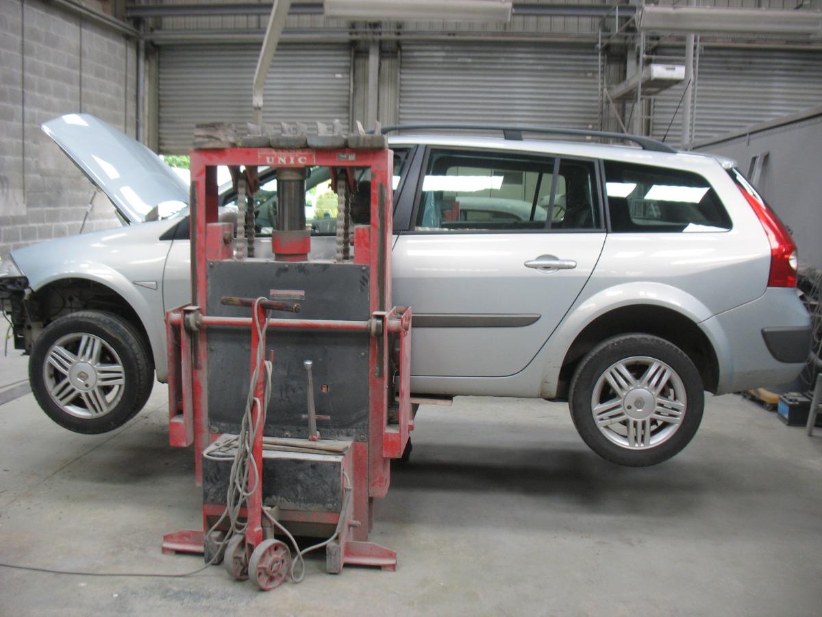 Atelier de réparations Carrosserie/Peinture VL/VU Camping-Car à Louvigné Du Désert