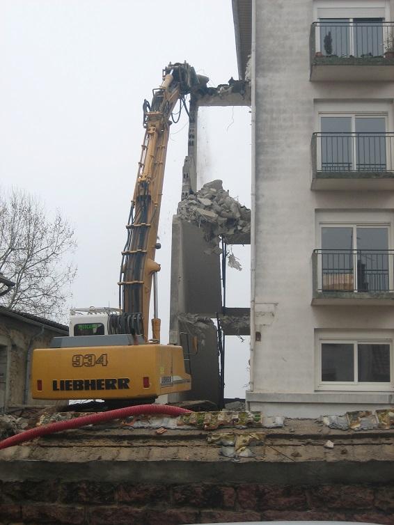 Démolition d’un bâtiment endommagé