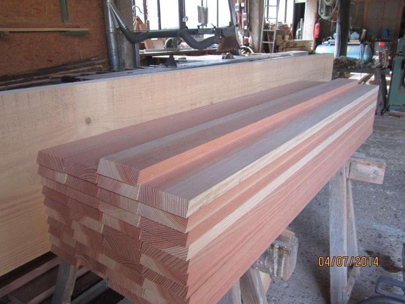 Planches rabotées pour lattes de portail