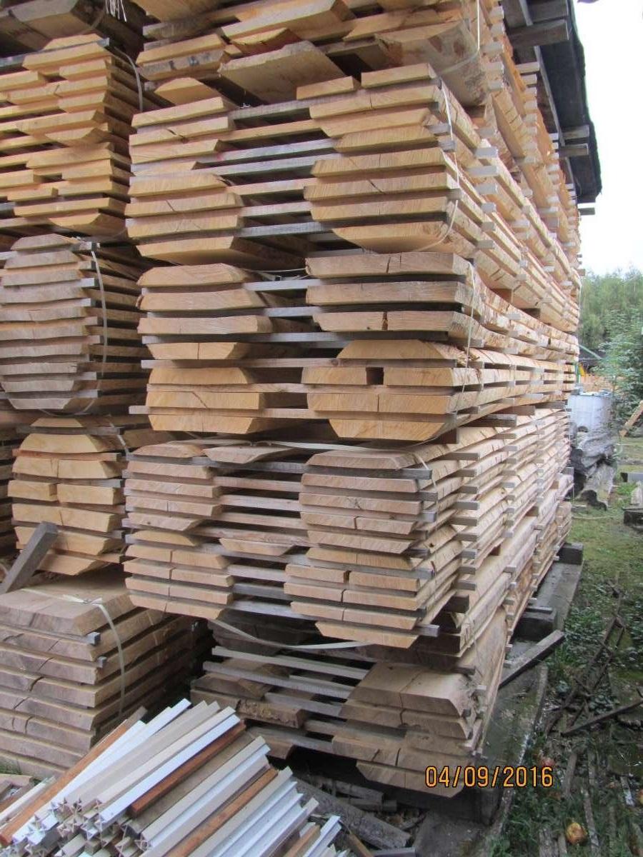 Planches de bois sciées