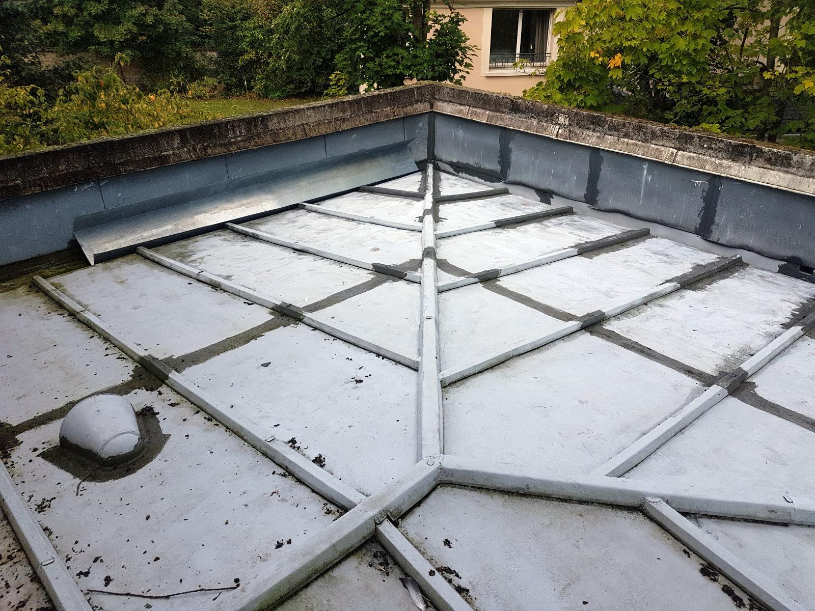 Couverture en zinc avant rénovation