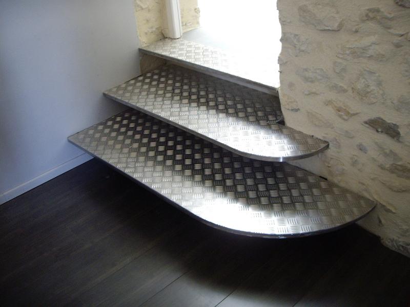 Escalier design tôle