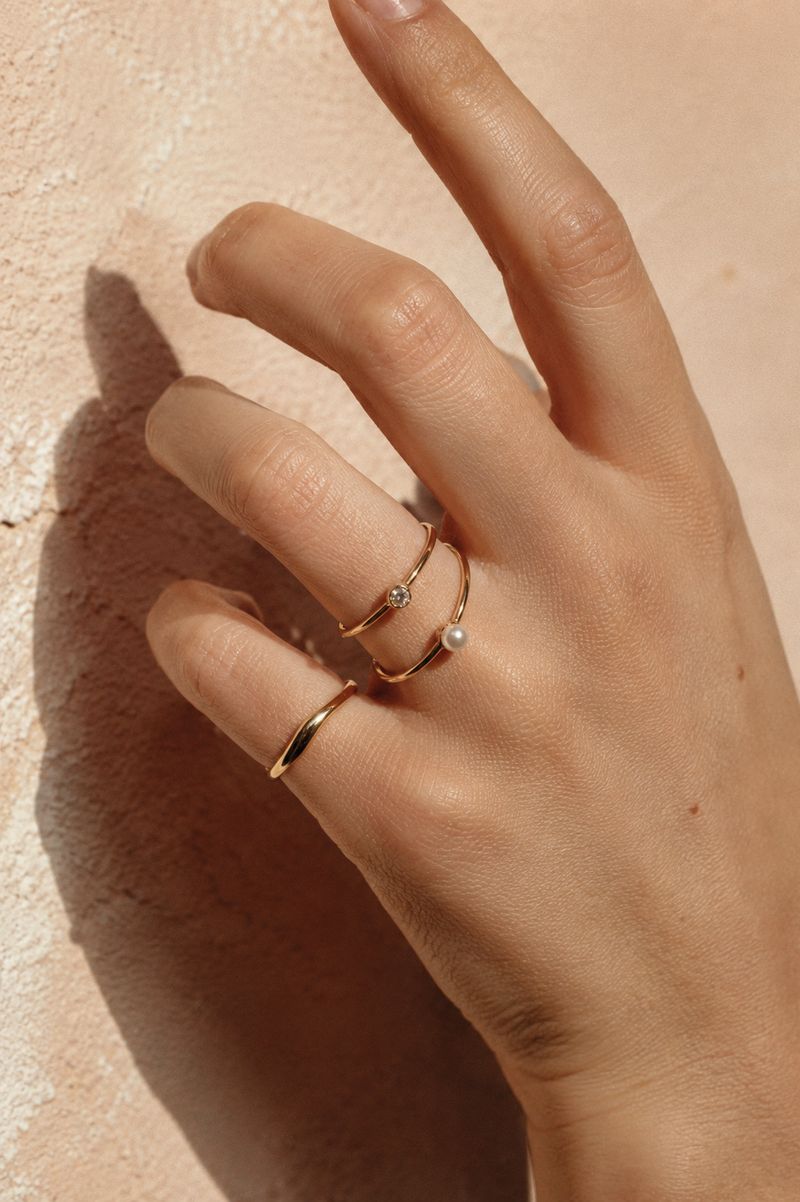Stack set of three rings in 18k gold with seed pearls